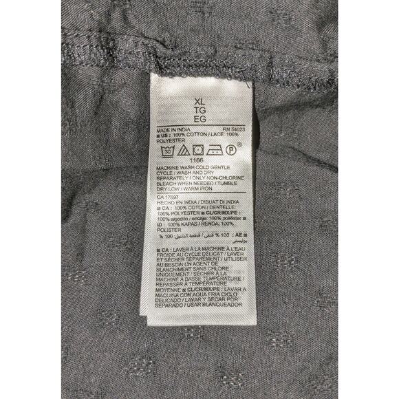 Old Navy Woman's Eyelet Blouse Size XL - Picture 5 of 5